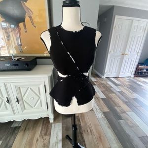 Top black with white in good condition BCBG